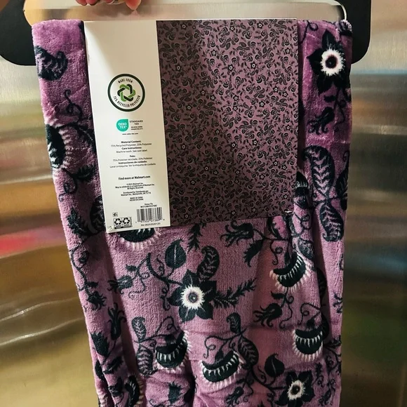 Celebrate It Halloween Oversized Plush Throw - Purple and Black 50x70 - Picture 6 of 6